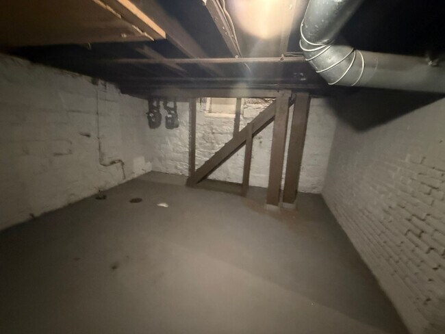 Photo - *Friendly Road, LLC 3404-3406 Walton Ave Unit Lower