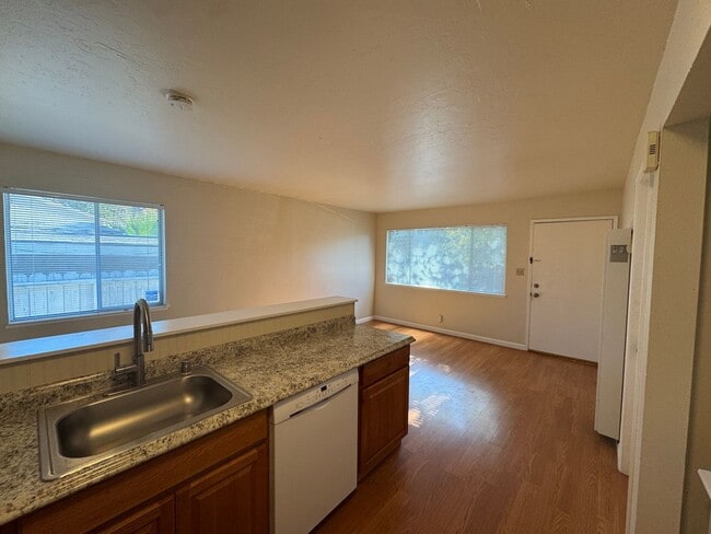 Photo - 75 E 2nd St Unidad Second St. E 75 #A (Lease Break)