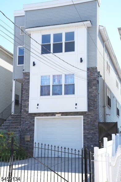 168 Johnson Ave Unit 2