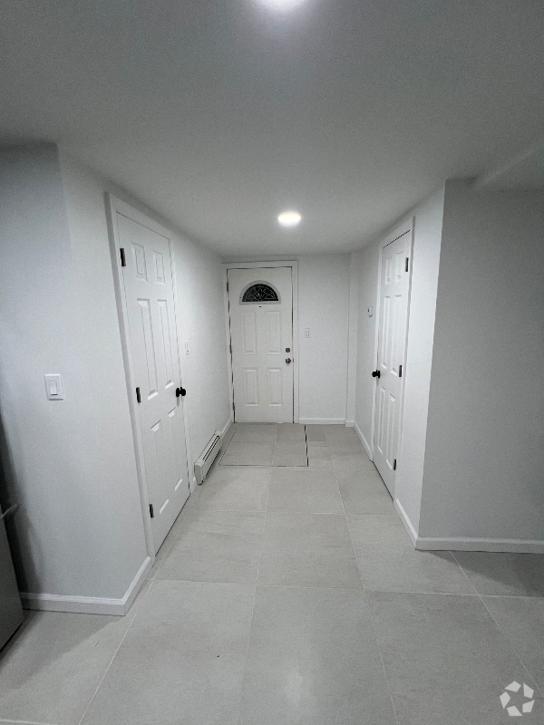 Building Photo - 826 Throgs Neck Expy Rental
