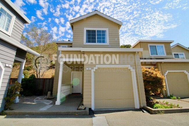 Building Photo - Bright Renovated 2BD/2.5BA Near China Camp... Rental