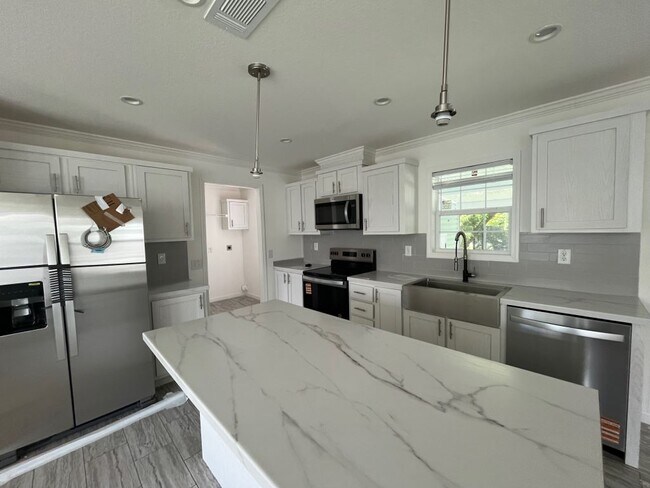 112 Leopard Ln