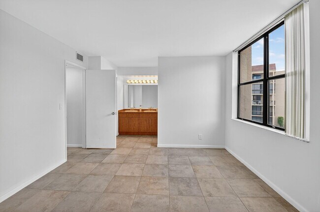 Photo - 2255 Lindell Blvd Unit 4305