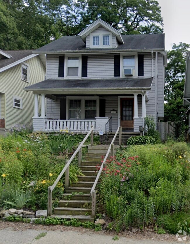 Building Photo - 1024 E Stewart St Rental