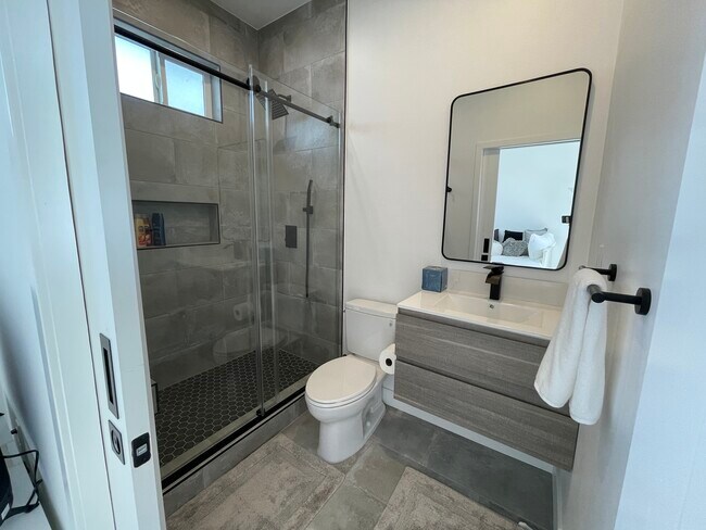 6126 Alcove Ave Unit Cozy Comfort