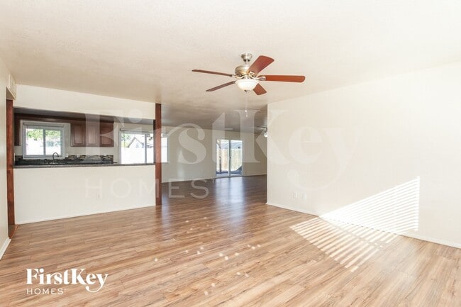 Photo - 3502 E Greenway Ln