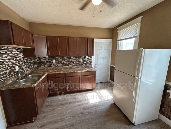 Photo - 330 Alaska St