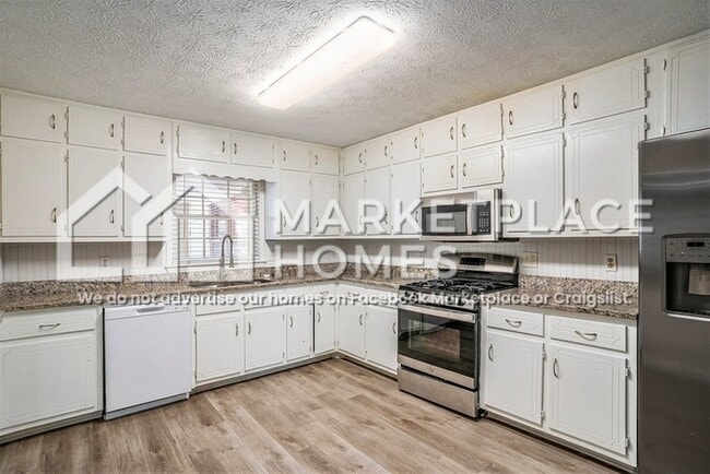 Photo - 2105 Pinewood Dr