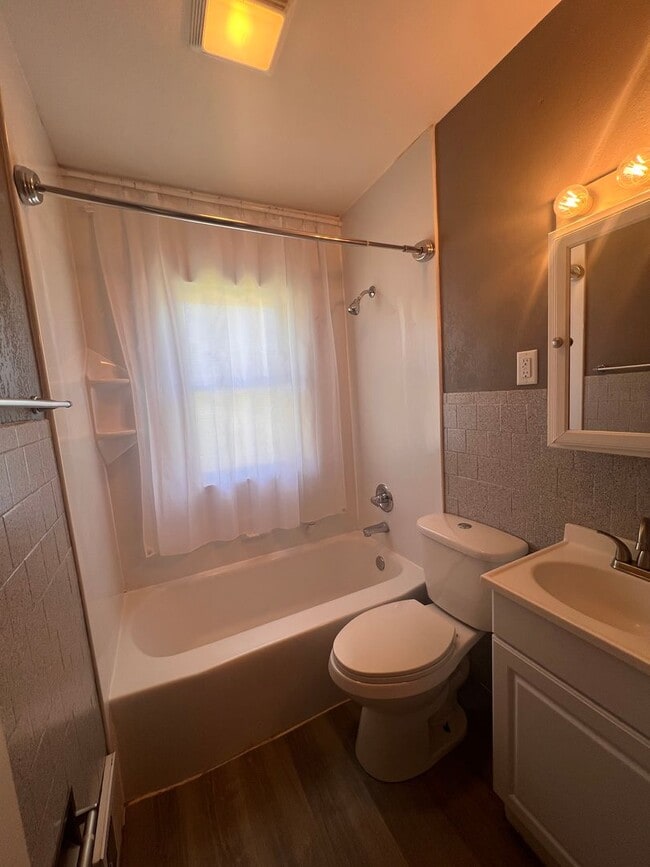 Photo - Cozy 2 Bed 1 Bath HOUSE w Garage