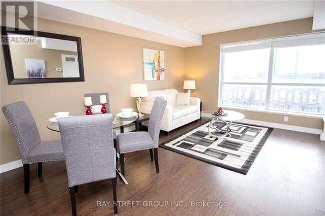 Photo - 181 Village Green Square Unité 617