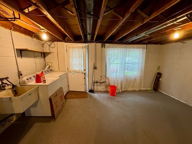 Photo - Charming 2 Bed 1 Bath in Cranberry!
