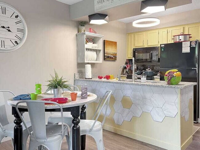 Adorable Furnished Condo Near Silver Dollar City