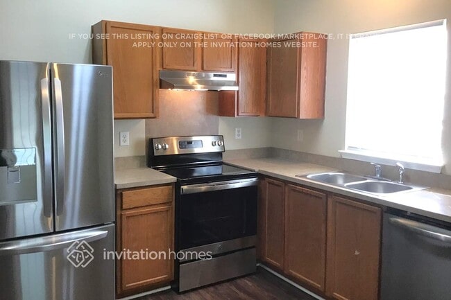 Photo - 847 Anchor Way NE