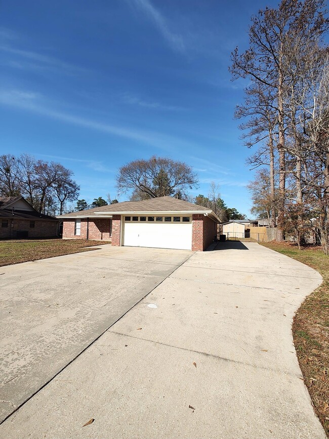 Photo - 132 Greenleaf Dr