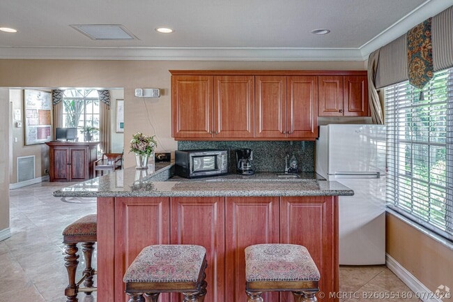 1089 Benoist Farms Rd Unit 102
