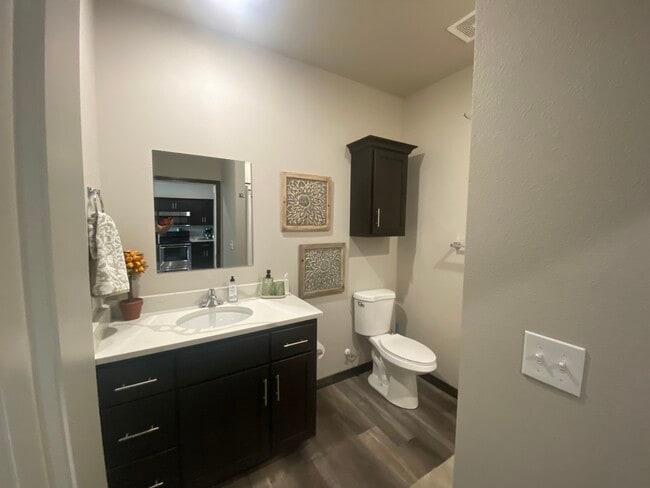 Photo - 2425 S Jackson Ave Unit 2425-4