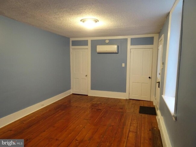 Photo - 200 Delaware St