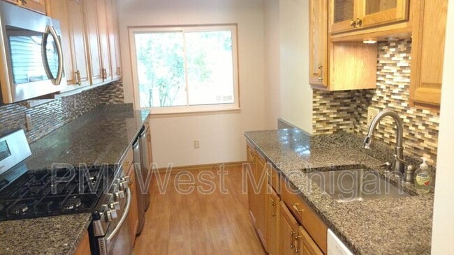 Photo - 6433 Wainscot Dr SE