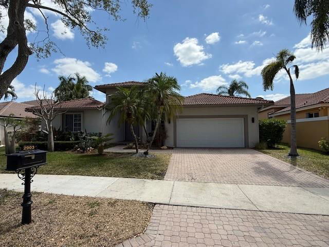Photo - 2903 Oakbrook Dr House