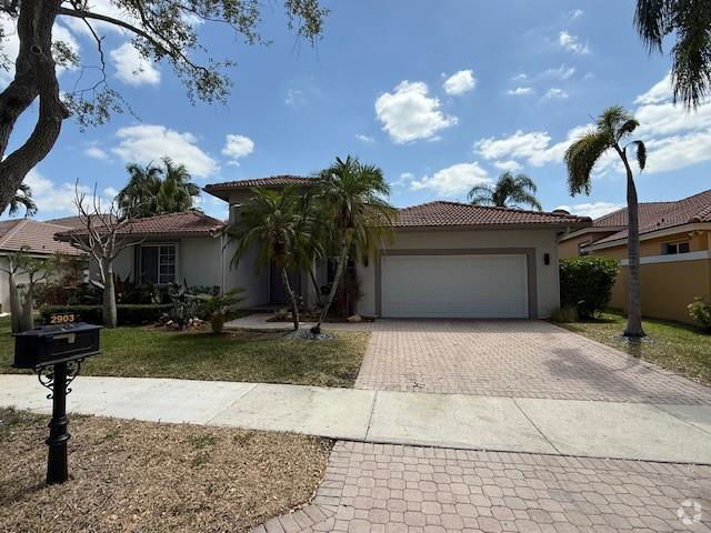 Building Photo - 2903 Oakbrook Dr Rental
