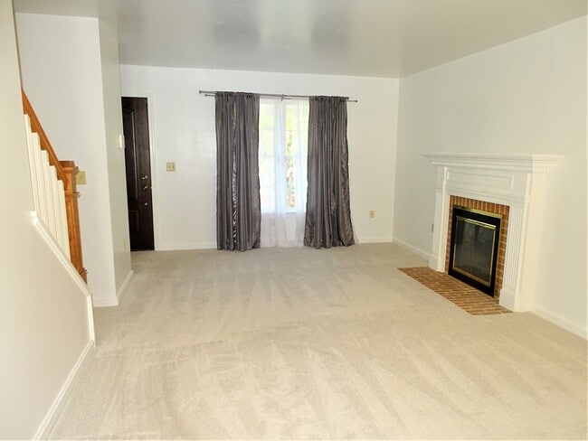 Photo - 1005 Ayres Ct