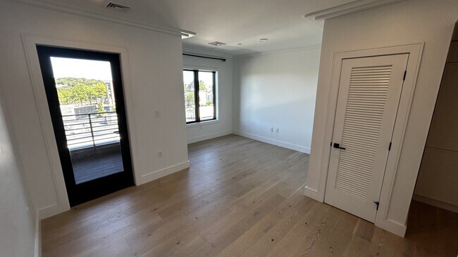 Photo - 50 Leo M Birmingham Pkwy Unidad 405