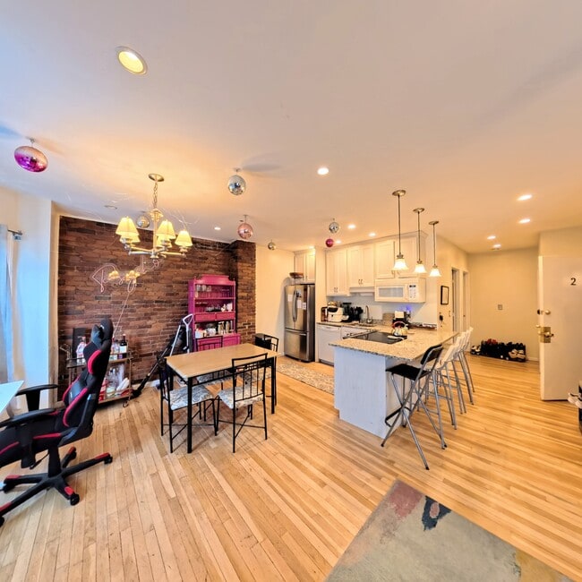 Photo - 285 Dorchester St