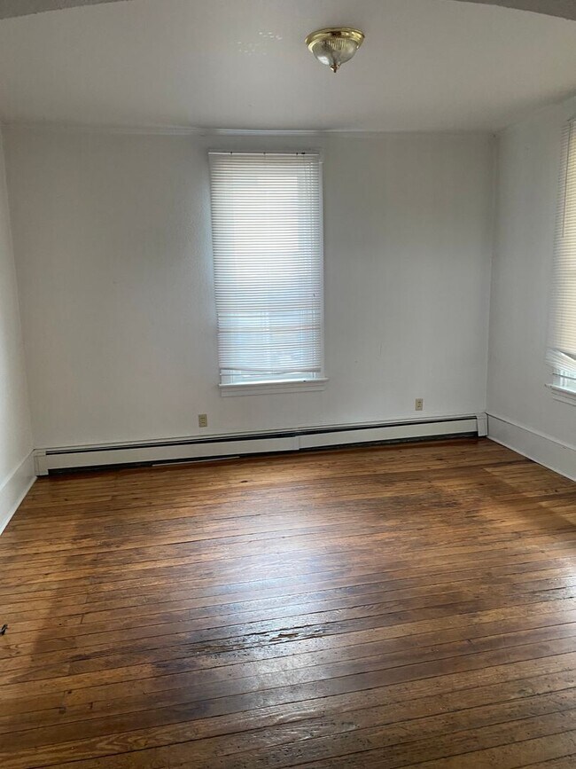 Photo - 335 E Burd St