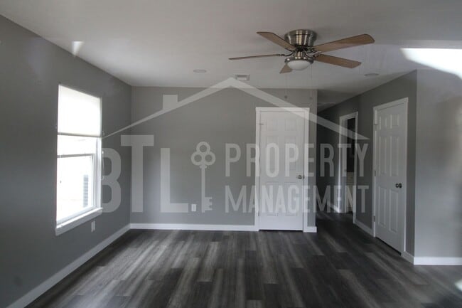 300 Valley Stream Cir