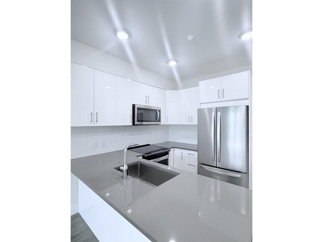 Photo - 15351-15101 101 Ave Unit 301