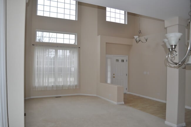 Photo - 452 Amherst St