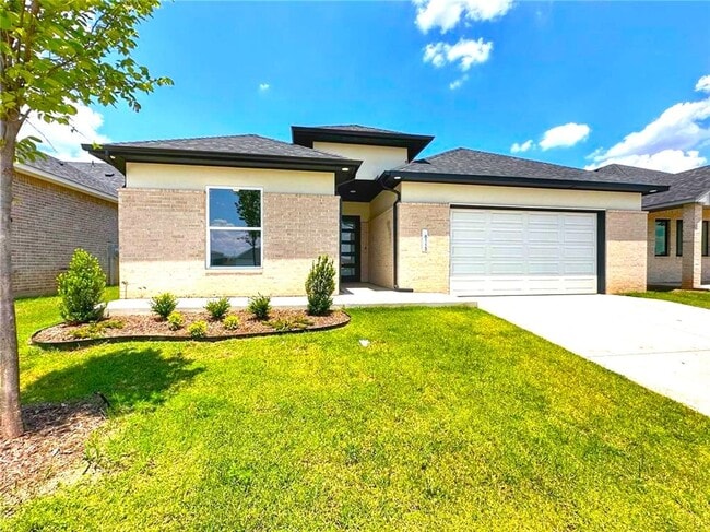 Building Photo - 3 Bed 2 Bath 2 Car in Twin Silos Addition Edmond, OK