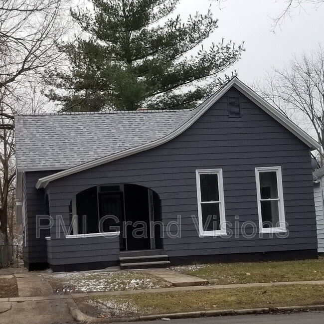 Building Photo - 1657 E Main St Rental