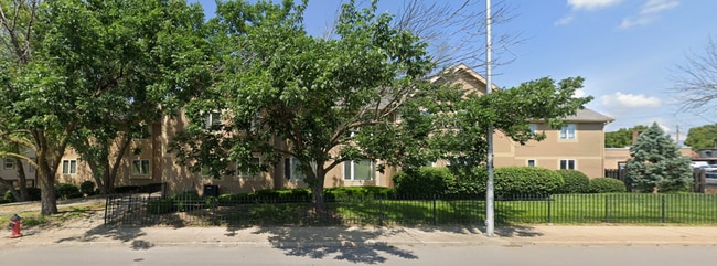 Building Photo - Spacious 2-bedroom, 2-bath condominium offering