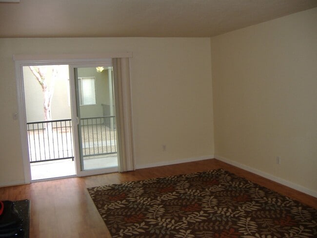 Photo - SOLARIS 2 BEDROOM CONDO IN THE HEART OF MELROSE DISTRICT