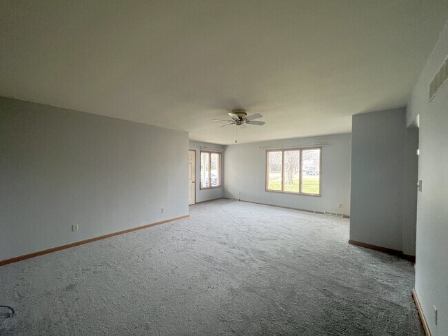 Photo - Spacious 2BD/1B Duplex unit in Ottawa! 140...