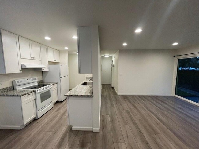 Photo - Coming Soon! Fully updated 2 bedroom 1.5 bath condo, walk to Ygnacio Plaza & Heather Farms Park! Unidad #24