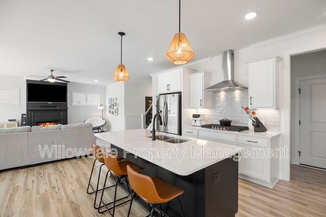 2020 Moonraker Dr