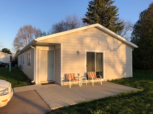 Photo - 1554 Beloit Ave Unit 1554 Beloit Ave