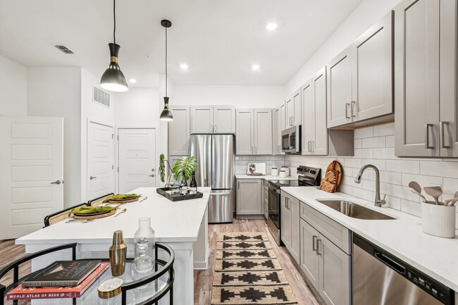 Building Photo - Tapestry University Park Rental