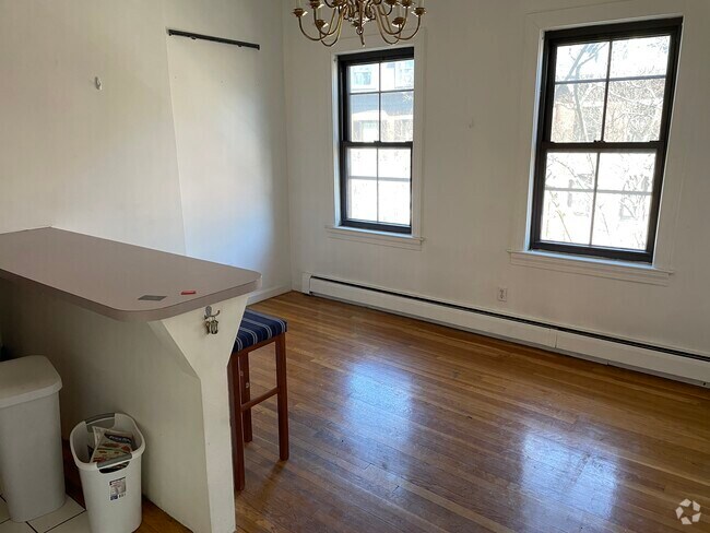 Building Photo - 8 Milford St Unit 4 Rental