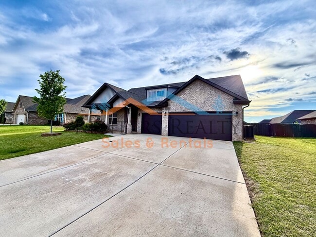 Building Photo - ? Beautiful Executive Home with 3-Car Garage + Incredible Outdoor Living ?