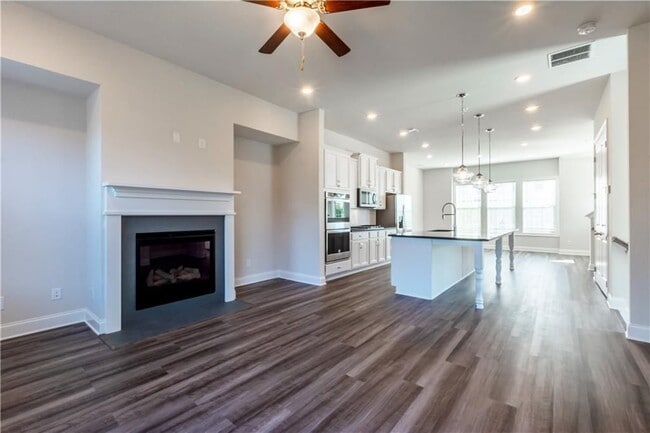 Photo - 1662 Mountain Top Ln SE