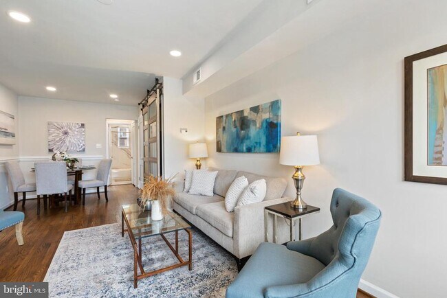 Photo - 53 Victor St NE