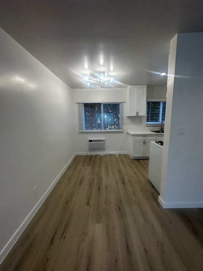 Photo - 13001 Vanowen St