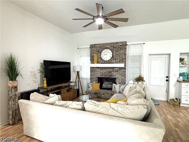 Photo - 1090 Wood Dr