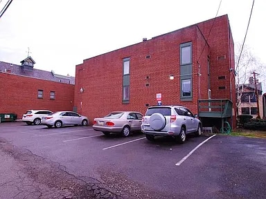 Dos plazas de aparcamiento - 625 Copeland St Unidad 204