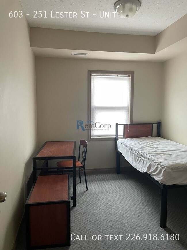 Photo - 251-251 Lester St Unité 1