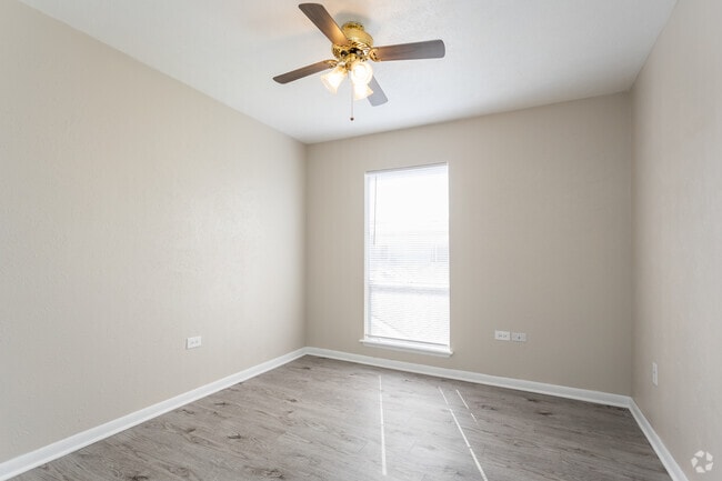 2BR, 1.5BA - 980SF