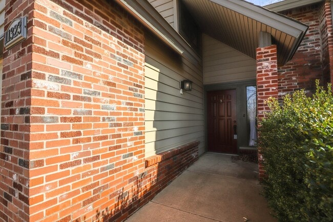Photo - 4 bedroom, 2 1/2 bath, 2 car garage located in the quiet Summit View subdivision.